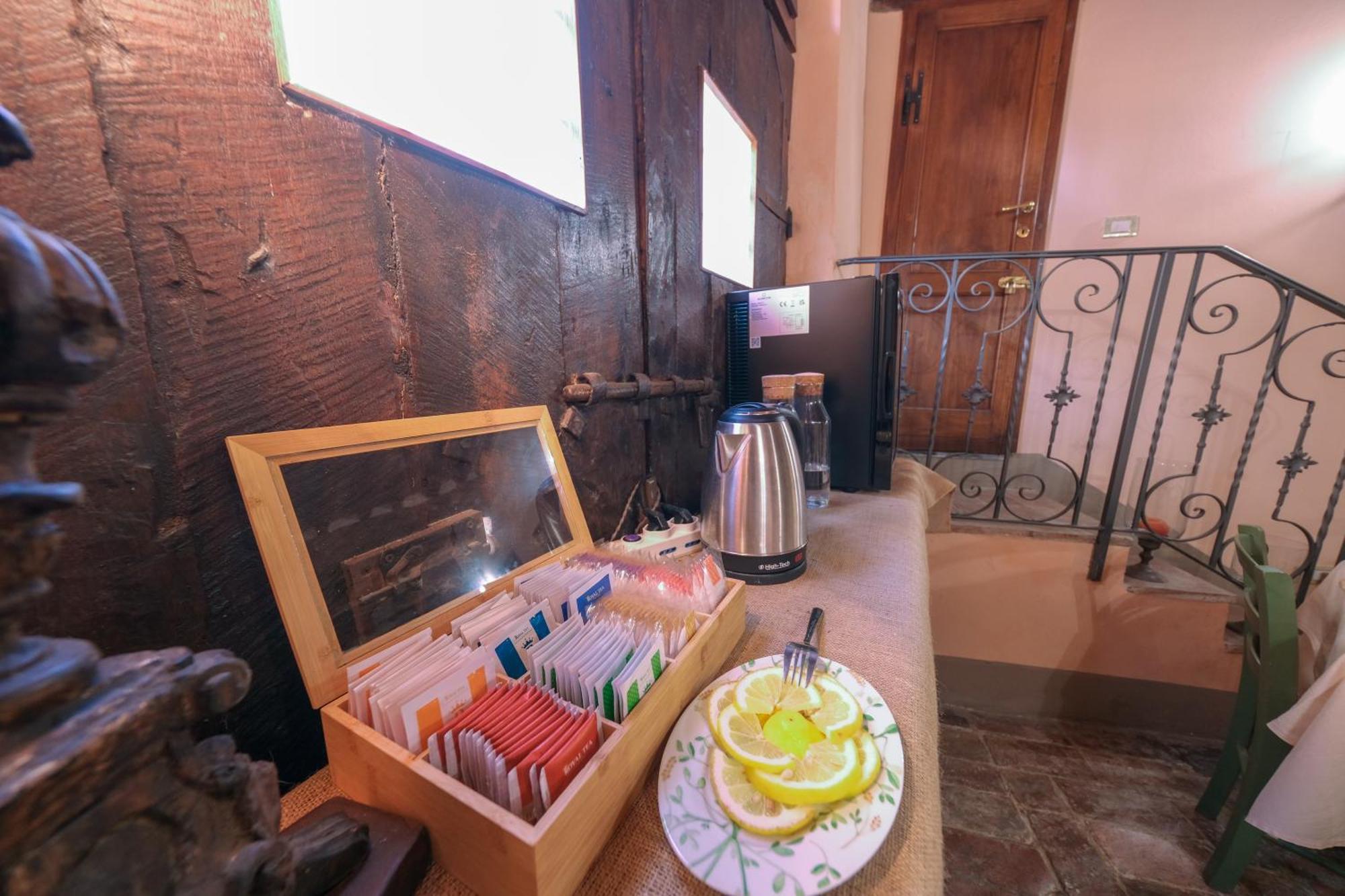 Antica Dimora Leones Bed & Breakfast Palaia Dış mekan fotoğraf